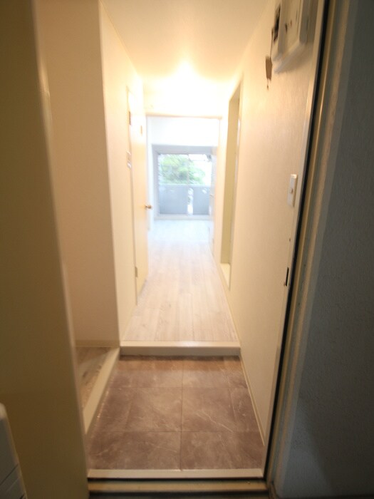 物件内観写真11　(玄関)