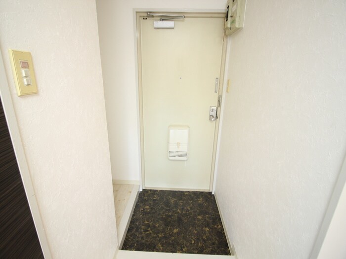 物件内観写真16　(玄関)