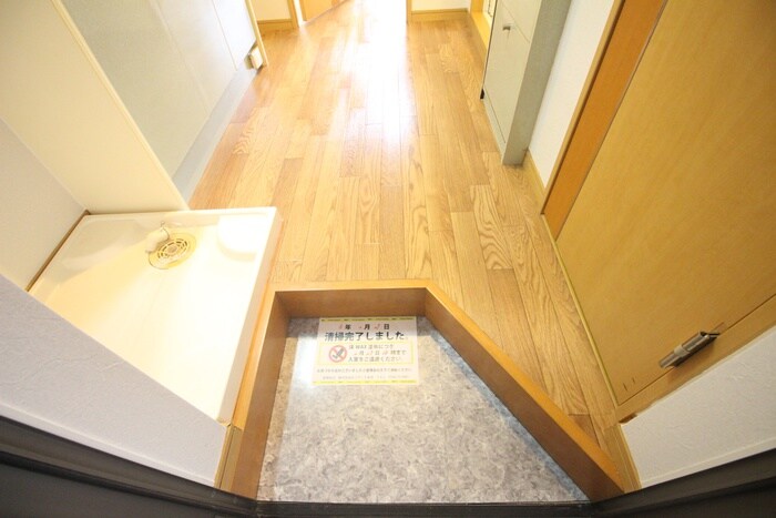 物件内観写真13　(玄関)