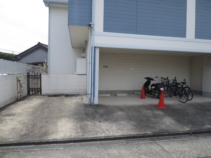 物件外観写真4　(駐車場)