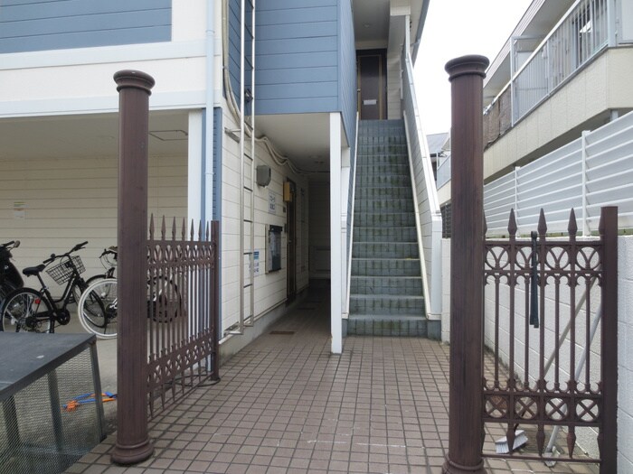 物件外観写真6　(エントランス部分)