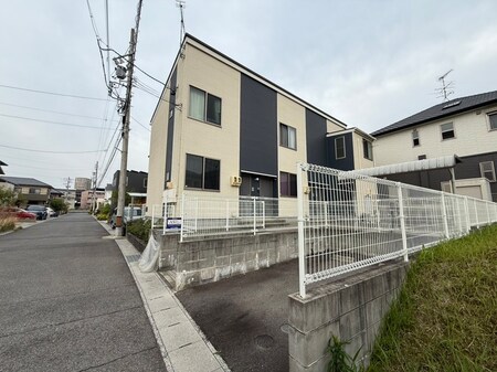 LEO CUTTE外観写真