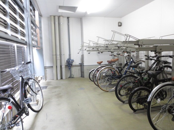 物件外観写真4　(駐輪場)