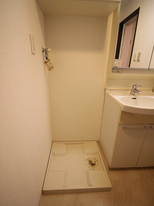 物件内観写真13　(洗濯機置場)