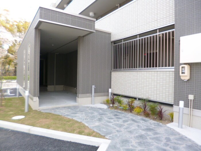 物件外観写真2　(駐輪場)