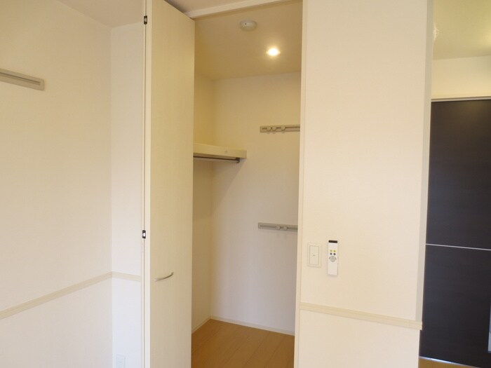 物件内観写真8　(収納)