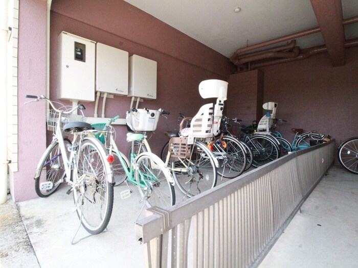 物件外観写真3　(駐輪場)