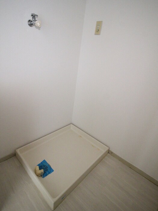 物件内観写真15　(洗濯機置場)