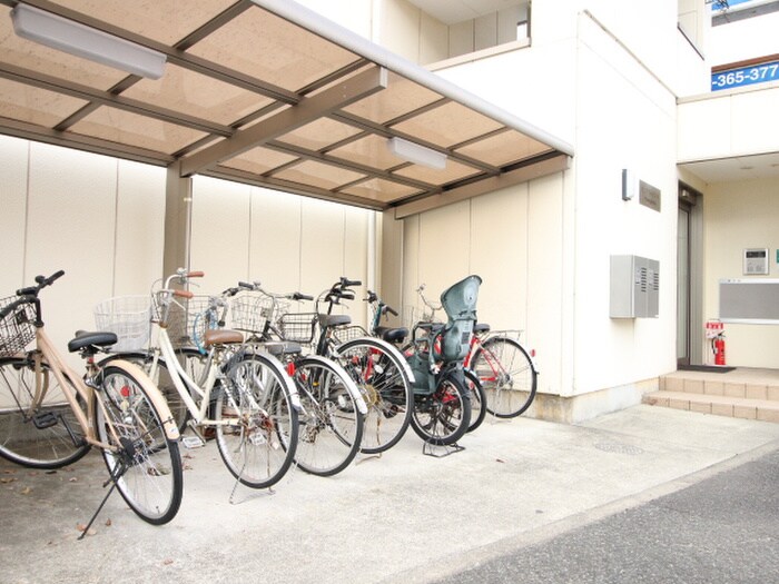物件外観写真4　(駐輪場)