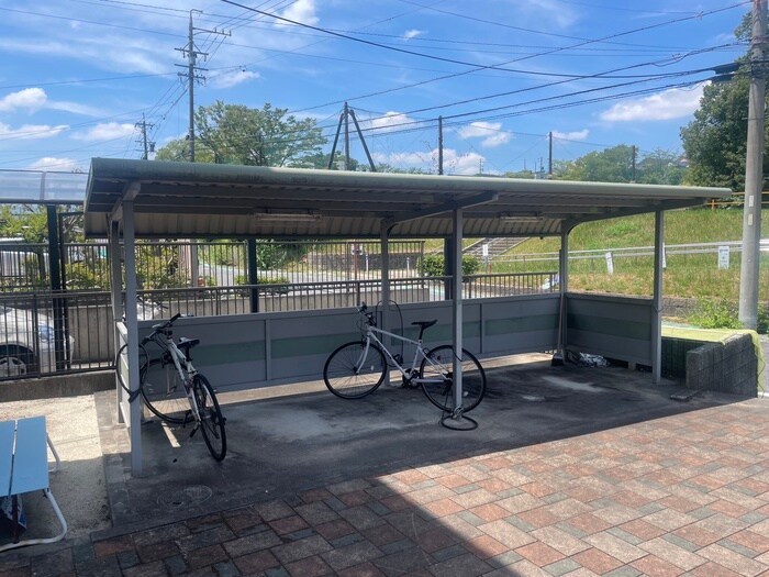 物件外観写真4　(駐輪場)