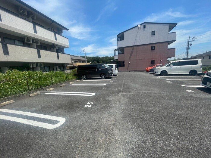 物件外観写真5　(駐車場)