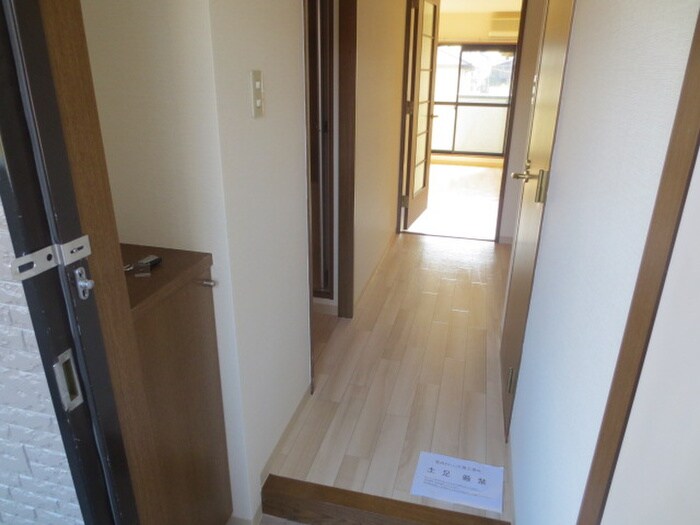 物件内観写真16　(玄関)
