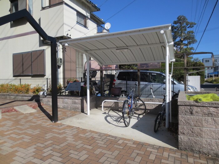 物件外観写真3　(駐輪場)