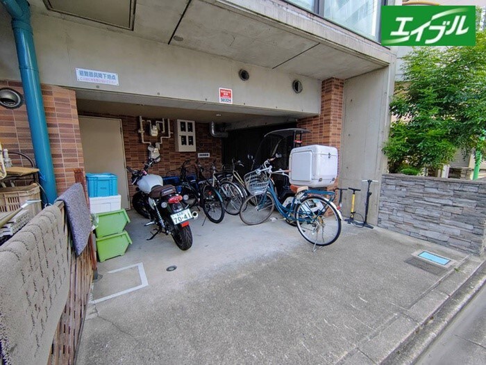 物件外観写真3　(駐輪場)