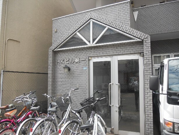 物件外観写真2　(エントランス部分)