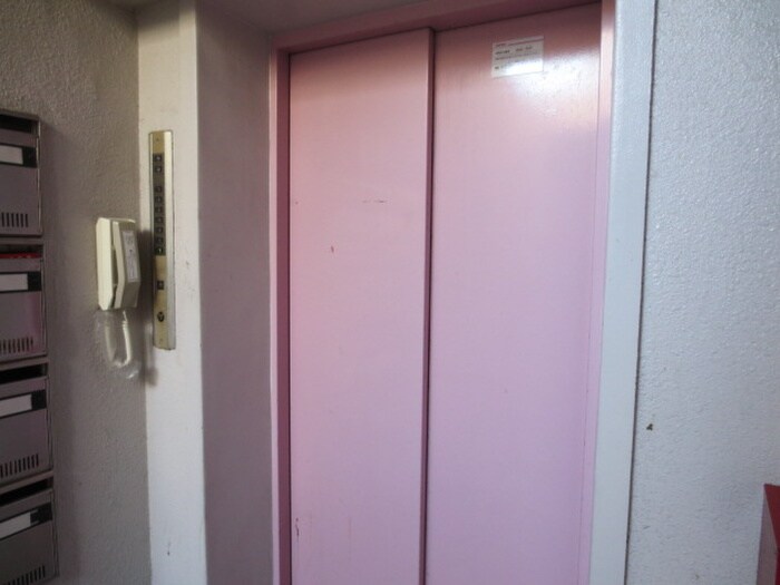 物件外観写真5　(エントランス部分)