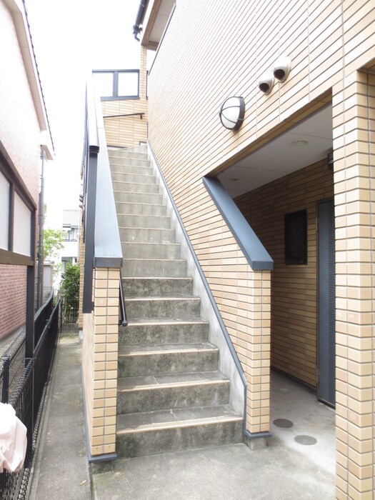 物件外観写真4　(エントランス部分)