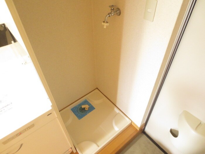 物件内観写真12　(洗濯機置場)