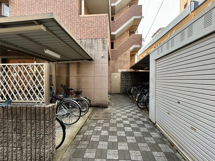 物件外観写真5　(駐輪場)