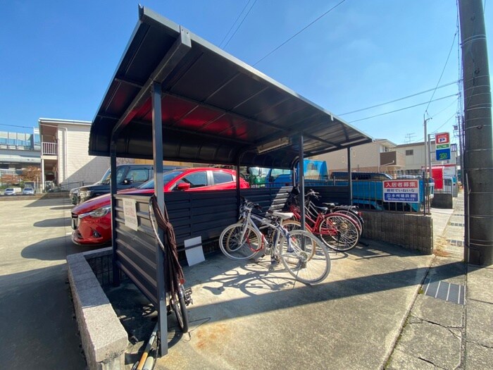 物件外観写真5　(駐輪場)