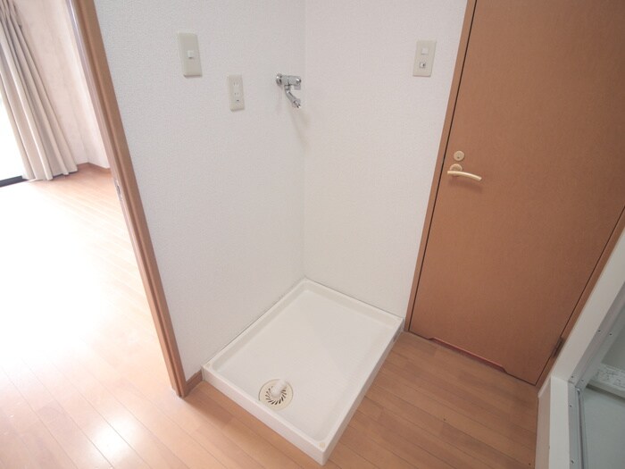 物件内観写真14　(洗濯機置場)