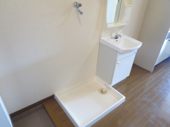 物件内観写真12　(洗濯機置場)