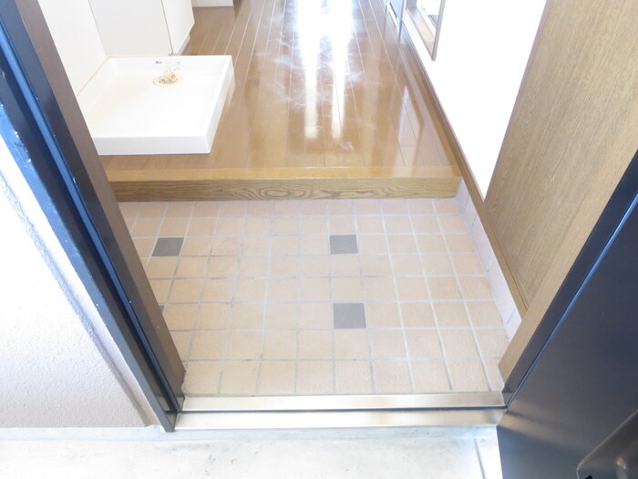 物件内観写真16　(玄関)