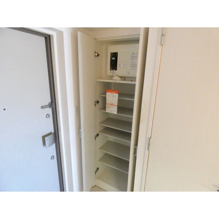 物件内観写真8　(靴箱)