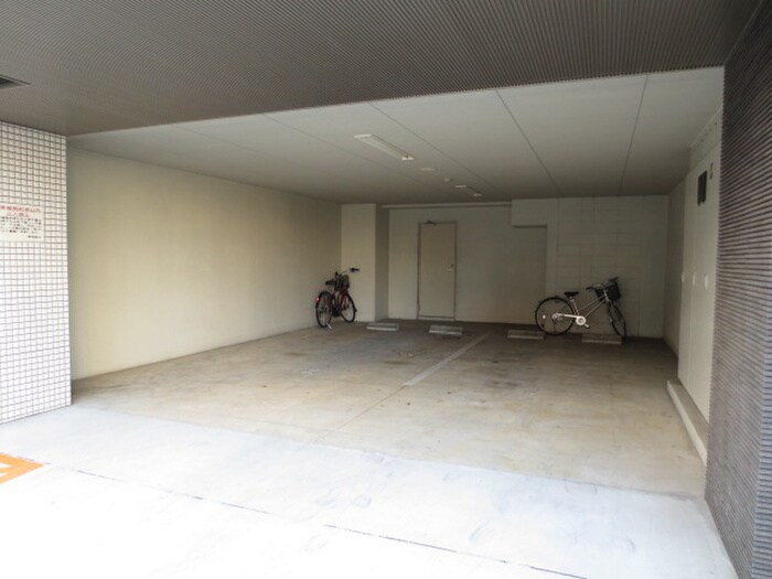 物件外観写真6　(駐車場)