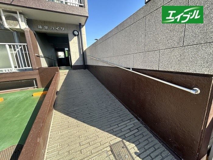 物件外観写真3　(エントランス部分)