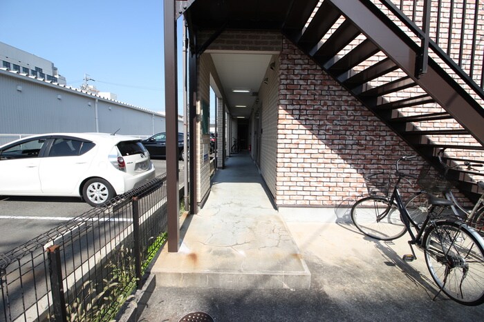 物件外観写真3　(エントランス部分)