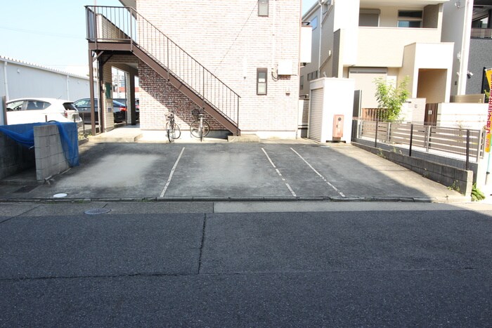 物件外観写真6　(駐車場)