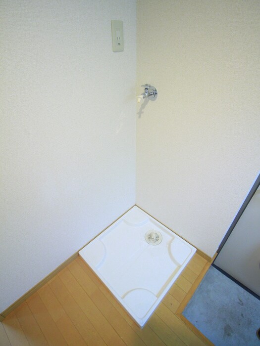 物件内観写真16　(洗濯機置場)