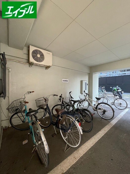 物件外観写真5　(駐輪場)