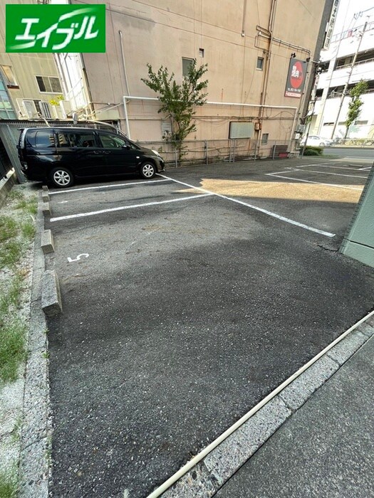 物件外観写真6　(駐車場)
