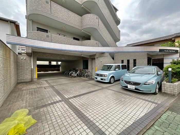 物件外観写真4　(駐車場)