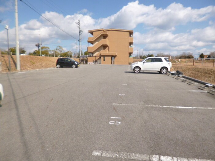 サンハイツ池田Ⅱの駐車場