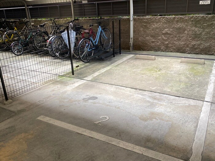 物件外観写真4　(駐車場)