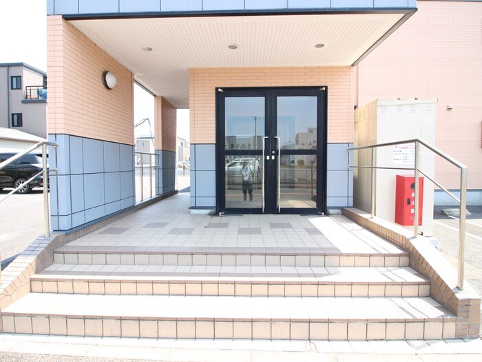 物件外観写真4　(エントランス部分)