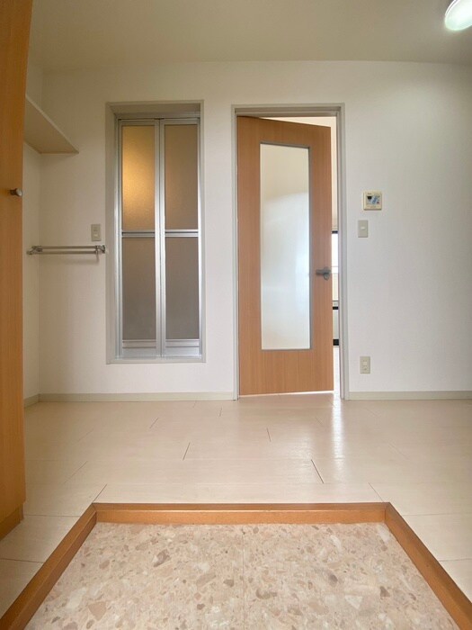 物件内観写真17　(玄関)