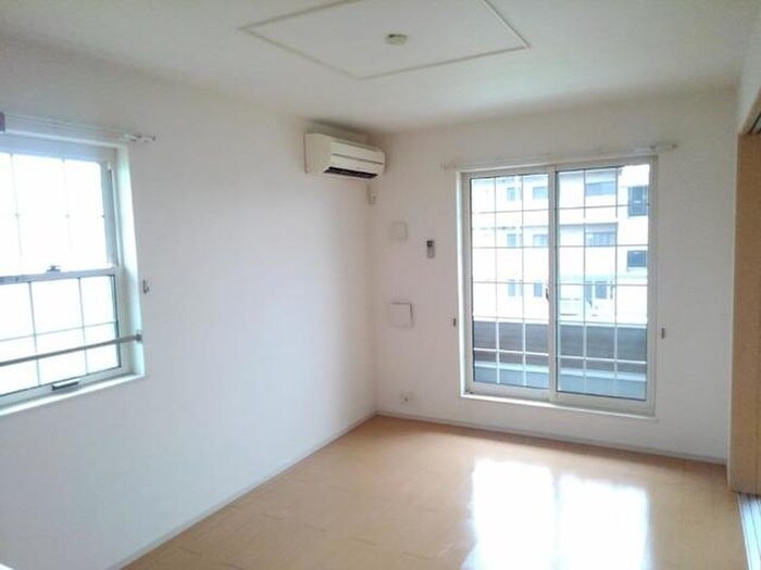 物件内観写真2　(居室)