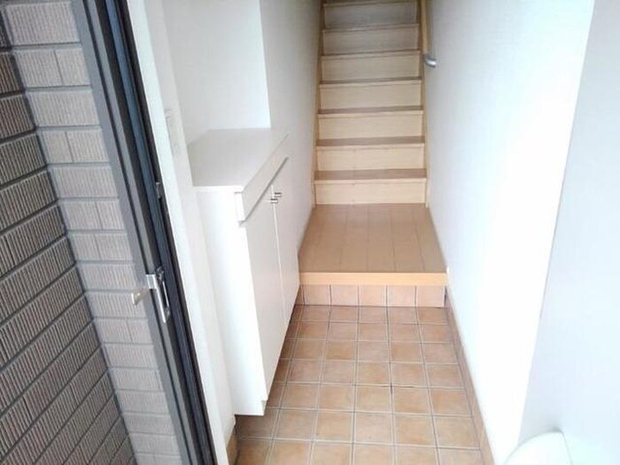 物件内観写真8　(玄関)