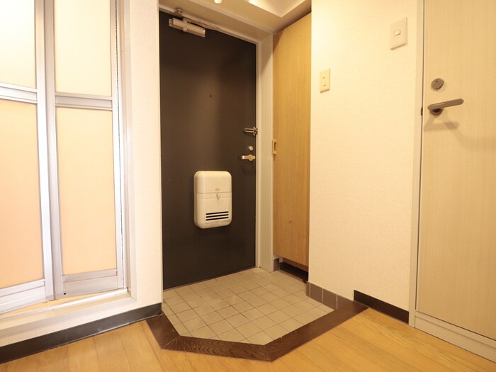 物件内観写真13　(玄関)