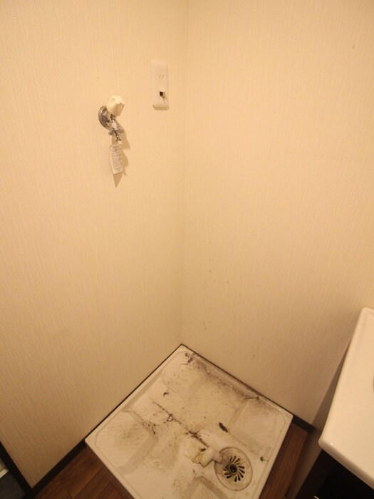 物件内観写真12　(洗濯機置場)