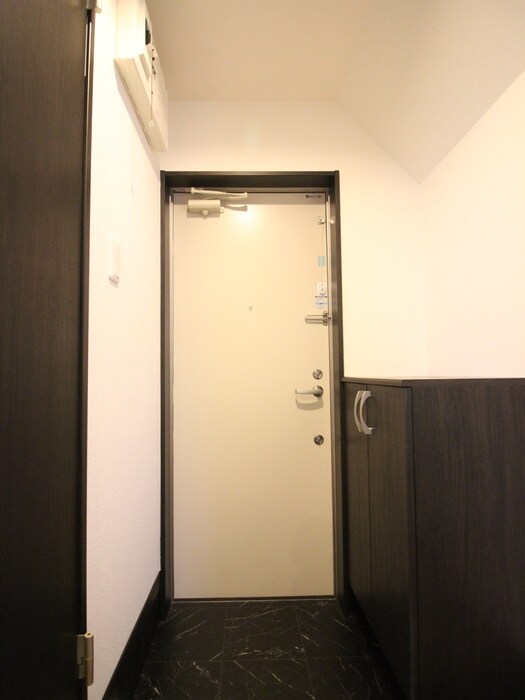 物件内観写真18　(玄関)