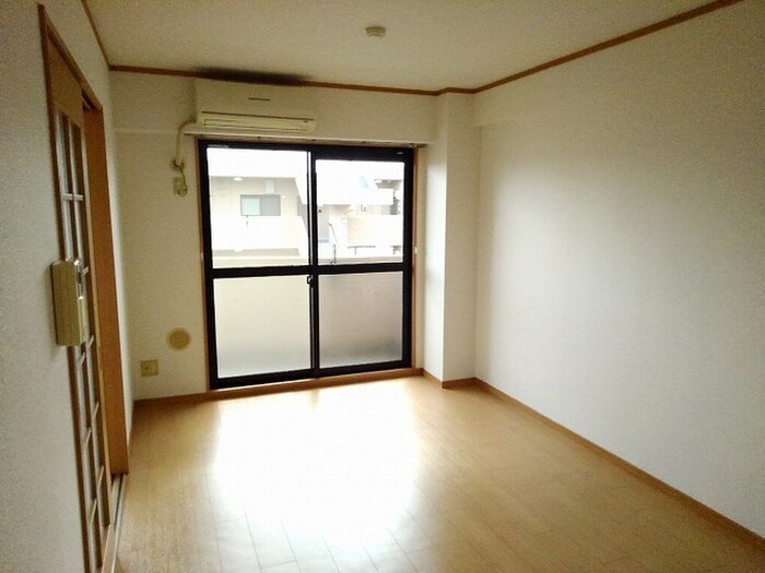 物件内観写真5　(居室)