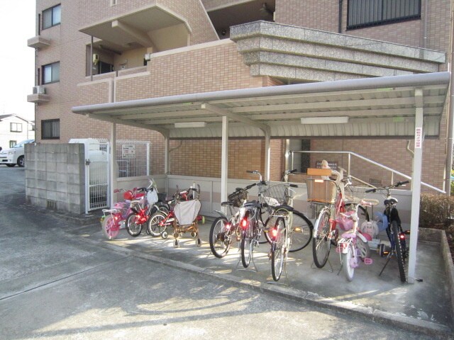 物件外観写真3　(駐輪場)