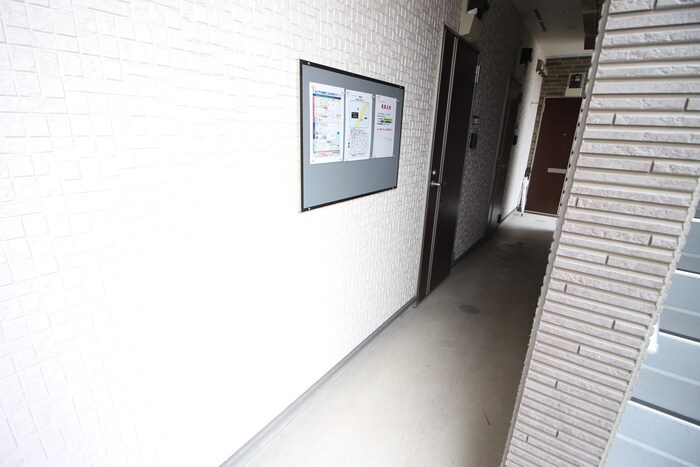 物件外観写真5　(エントランス部分)