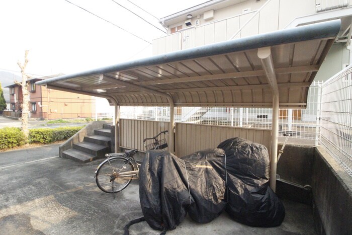 物件外観写真4　(駐輪場)