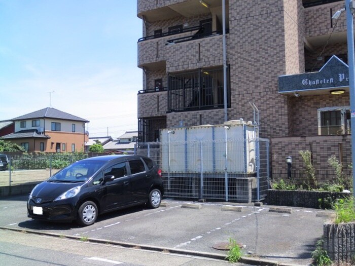 物件外観写真5　(駐車場)